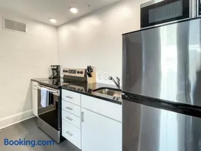 Pet-Friendly Downtown Studio Retreat - Image 4