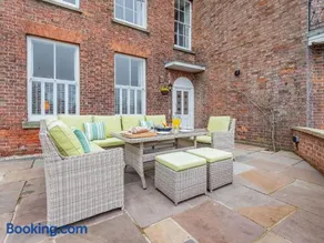 Bank House Apartment - Image 3