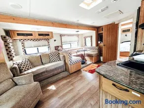 Nicevilles' Hidden Backyard Camper - Image 3