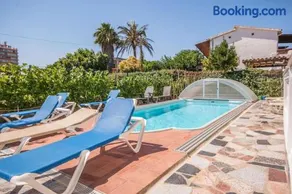 Villa espaciosa cerca de la playa de Sant Pere Pescador - Image 4
