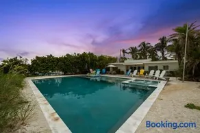 Beachfront Bungalow - Image 4