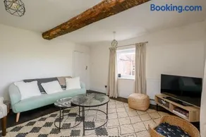 Historic Riverside House - Village, River Walks & Easy York Access - Image 2
