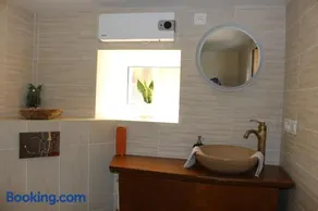Petite Maison chaleureuse avec jacuzzi privatif - Image 5