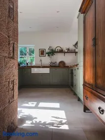 Chapel Cottage- Coastal Somerset Retreat - Image 1