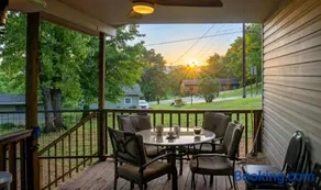 Near U of A - 4BR Mtn Views Pet-friendly - Image 3