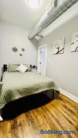 Modern Pilsen Chicago Apartment 2 bedroom - Image 2