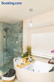 Lakeview Haven! Nature's Retreat with Serene Views - Image 1