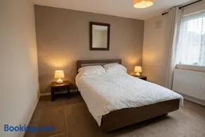 Contemporary Private Home Near Nottingham with Free Parking and Garden - Image 3