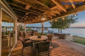 Lone Star Lake Cottage-NEW Trex Deck, boat dock - Image 1
