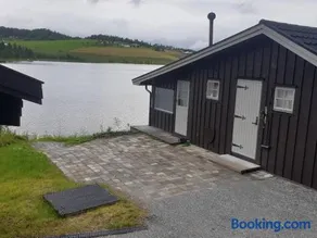 Idyllic lakeside cabin with private beach and boat - Image 2