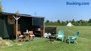 Willowdene shepherds hut - Image 3