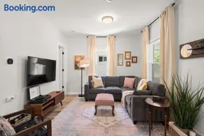 Renovated and Professionally Designed 3Bed Home - Image 1