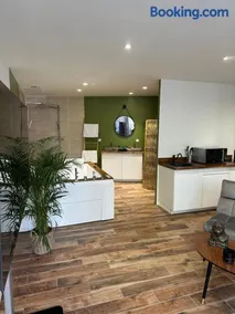 Jungle room - Image 2