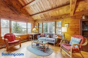 Waterfront cabin with amazing views from the deck & lake access - Image 2