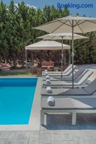 Emma's Luxury Villa - Image 2