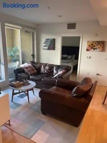 Super-Cute 2/2 apartment in Santa Monica with free parking - Image 2