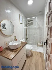 Th La Marina - Image 3