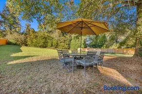 Beautiful House Mins Away From the Airport - Image 5