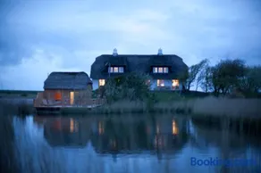 Tede Warft Freistehend am Deich mit Sauna - Image 1