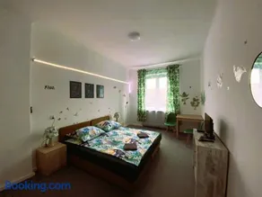 Jungle Rooms - Image 3