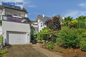 Charmant appartement entièrement équipé avec internet haut débit, terrasse et jardin | Vue jardin - Image 2