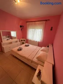 Veaki Beach House - Image 1