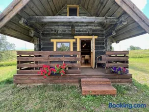 Lakeside cabin with saunas, hot-tub options - Image 2