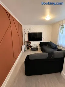 Modern 3-Bedroom Apartment Near Montreal - Image 3