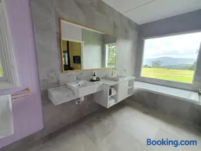 Couples Accessible Cabin, Zarina Country Cabins, 6 - Image 3