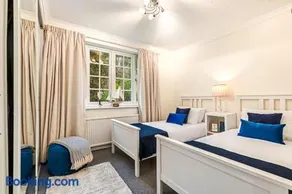 Hillside House - Image 4