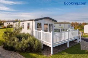 3BR Luxe Coastal Lodge - Sleeps 8- Seabreeze Lodge - Image 2