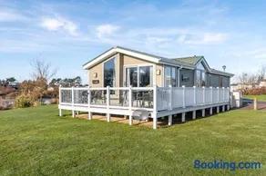 Primrose Valley Lakeside Lodge - Image 2