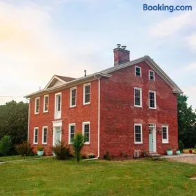 Farmhouse Broad Brook: Comfort & Charm. - Image 3
