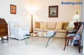 Flisvos Seafront-Marina apartment - Image 2