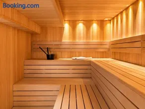 Private Room & Private Bath in Shared Apartment with Pool - Hot Tub - Gym - Sauna - Image 2