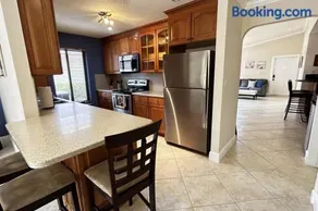 Tropical Oasis home w Community Pool great area - Image 3