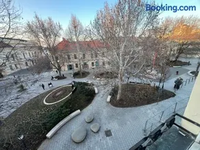 Tamás Apartman - Panorámás, tágas lakás a történelmi belvárosban kilátással a Virágórára - Image 3