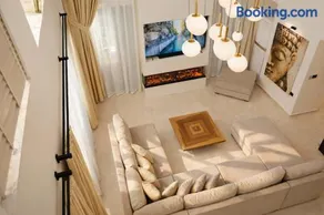 Elizabella Villa Luxury Spa Retreat in Nature with Heated Pool and Sauna - Image 4