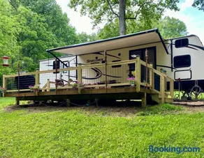 Jennys creekside bliss - Image 1