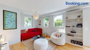 Spacious studio in a quiet area of Sierre - Image 1