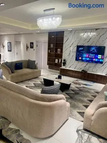 Mac Residence - Image 1