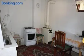 Vinyl House - Image 5
