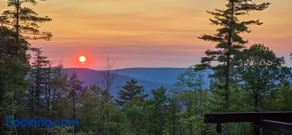 Views, Pines & Perfect Vibes - Image 1