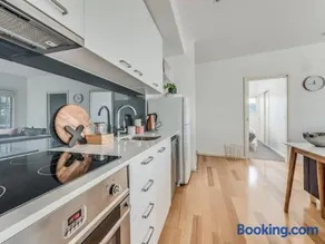 Marina View Apartment - Image 4
