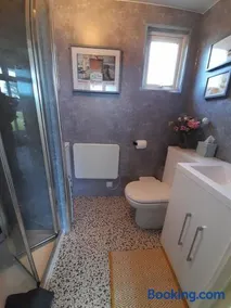 'Retro Retreat' Holiday chalet in the Norfolk Broads - Image 4