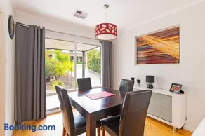 Home among the Gum Trees - free wine - Image 5