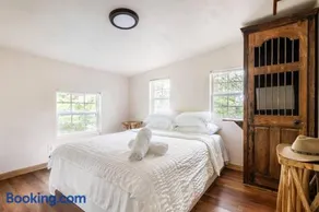Cozy Coop Casita - Lake Travis-Hot Tub-Tiny House - Image 1