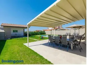 Villa Edi with heated pool - Image 4