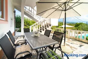 Apartments Lores - Image 2
