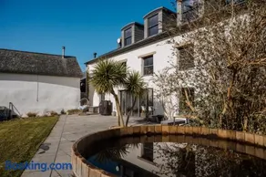5 Star Large Farmhouse Near The Beach With Hot Tub & Sauna - Porth, Near Newquay - Image 1